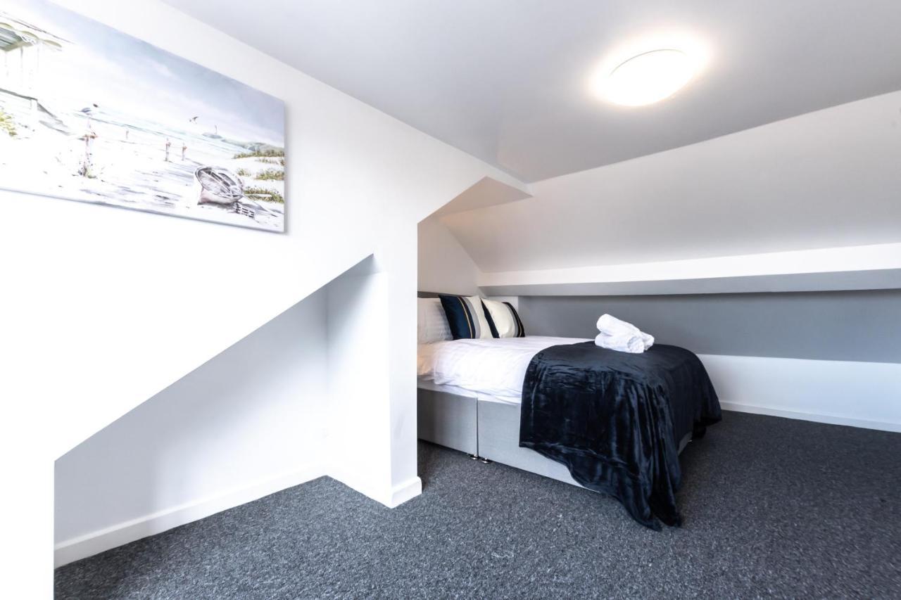 Holiday home Tanzanite - 5 Bedroom House / Sleeps 10 Coventry